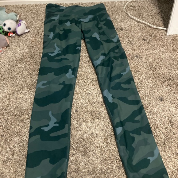 Old Navy Kids Camo Leggings - Picture 1 of 4